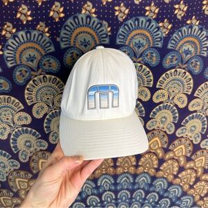 🦋5/20$🦋 white ball cap